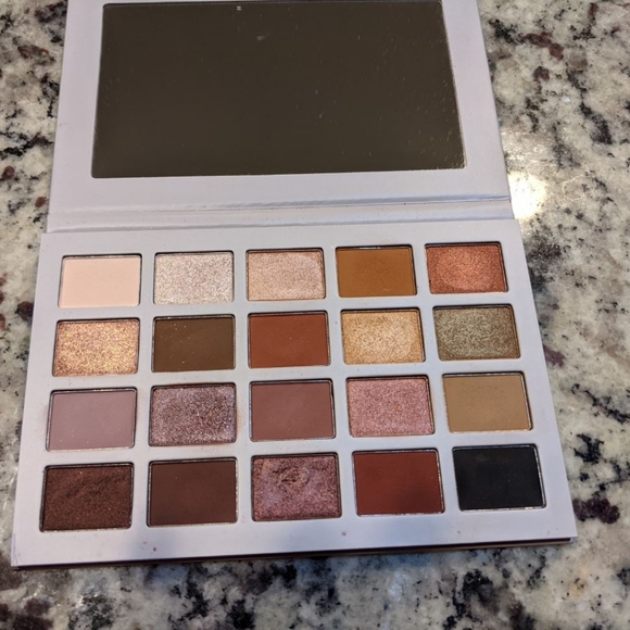 Makeup Pallette - Picture 3 of 4